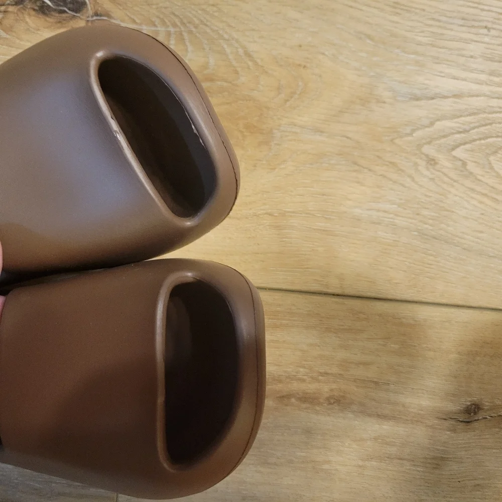 American Exchange Brown Slide Sandals Kids Size 4